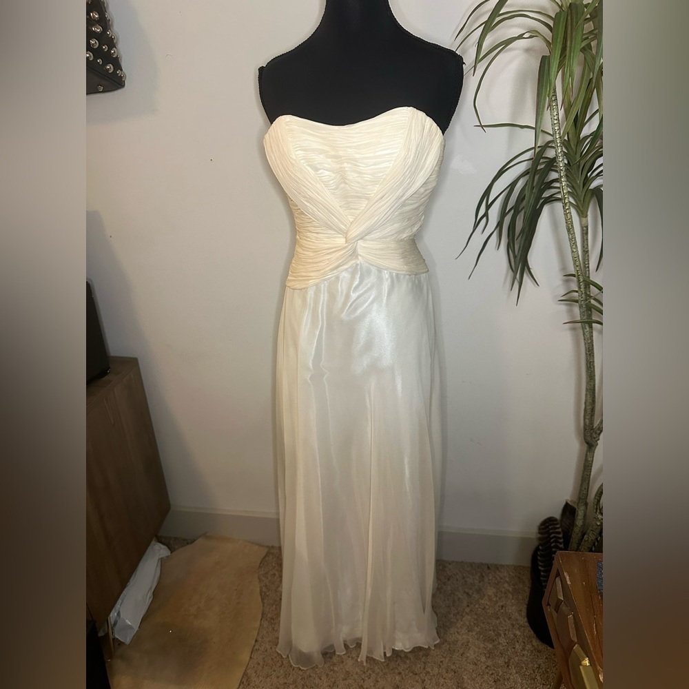 Faviana Couture ivory silk chiffon bridal wedding dress size 2